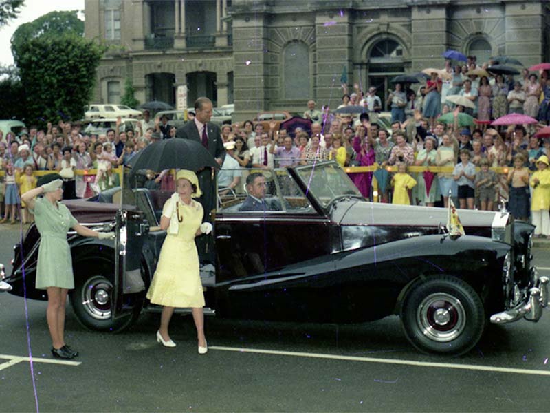 Queen Elizabeth II and Prince Phillip welcomed by Lord Mayor Frank Sleeman - George Street - 1977.